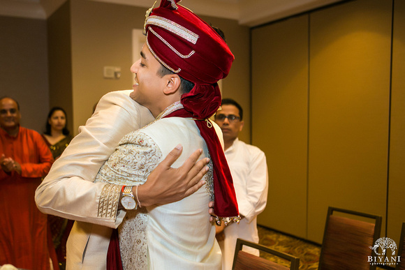 Sugarland_Marriott_Houston_Indian_Wedding_Baraat_Photos_014