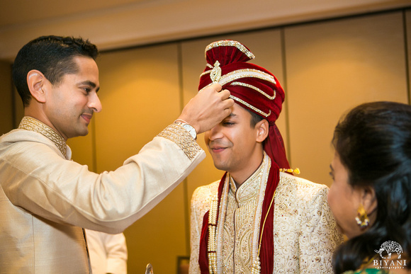 Sugarland_Marriott_Houston_Indian_Wedding_Baraat_Photos_016