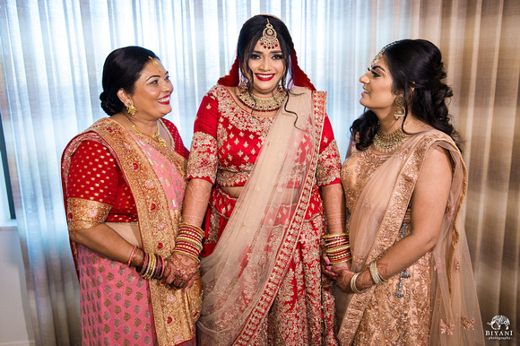 Dallas_Indian_Wedding_Getting_Ready_Photos_Bride_Biyani_Photo_025