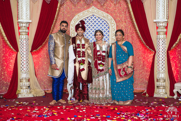 BAPS_Shri_Swaminarayan_Mandir_Wedding_Group_Photos_Houston_TX_031