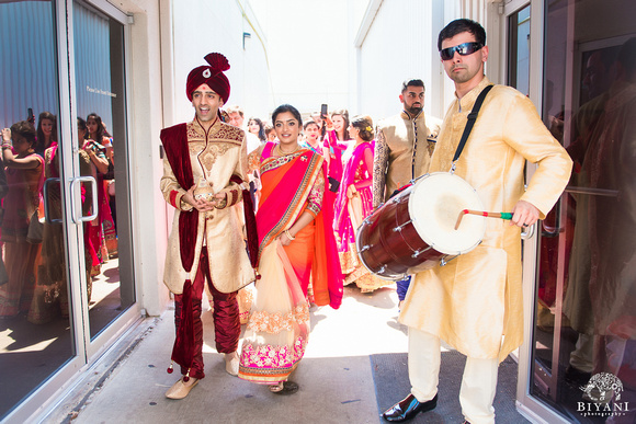 BAPS_Shri_Swaminarayan_Mandir_Wedding_Baraat_Photos_Houston_TX_019