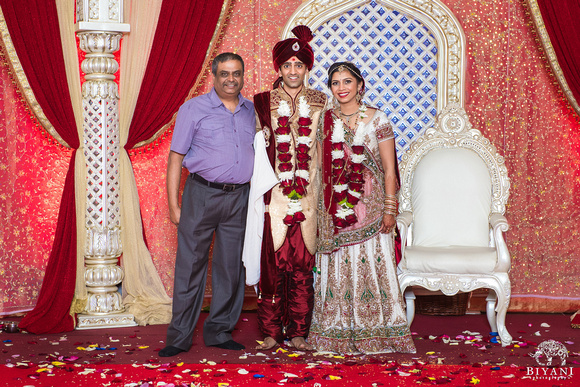 BAPS_Shri_Swaminarayan_Mandir_Wedding_Group_Photos_Houston_TX_037