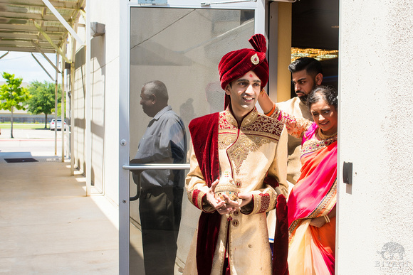 BAPS_Shri_Swaminarayan_Mandir_Wedding_Baraat_Photos_Houston_TX_015