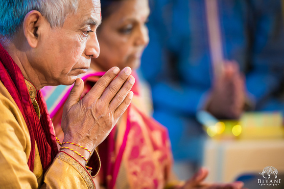 BAPS_Shri_Swaminarayan_Mandir_Wedding_Bride_Vidhi_Photos_Houston_TX_020